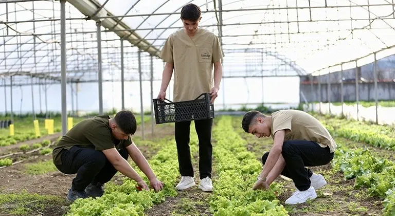 Bursa'da liselilerden “Tarladan Tabağa” iftar sofrası