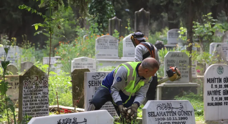 Bursa’da mezarlıklar bayrama hazır