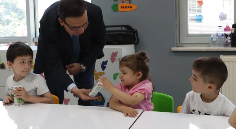 Bursa'da Nilüfer Belediyesi çocukların süt tüketimini destekliyor