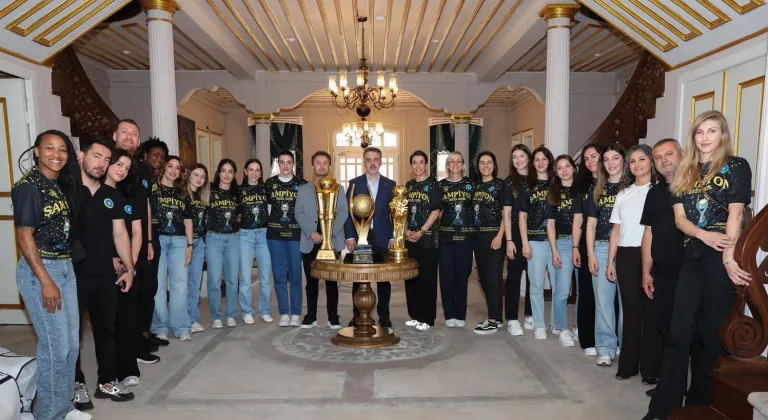 Bursa'da şampiyon hentbolculardan Başkan Vekili Biba’ya ziyaret