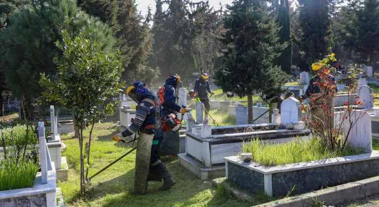 Bursa'da şehitlik ve mezarlıklara bayram hazırlığı