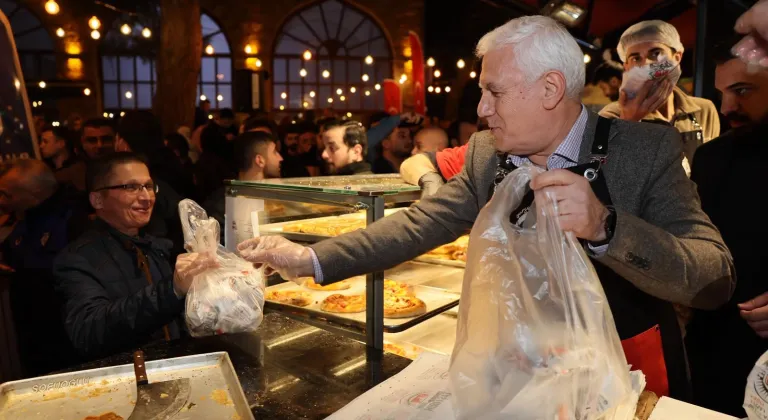 Bursa'da tahanlı pide ve çaylar Başkan Bozbey'den