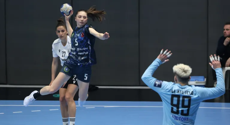 Bursalı kadın hentbolcular Avrupa’da yarı final için avantajı kaptı