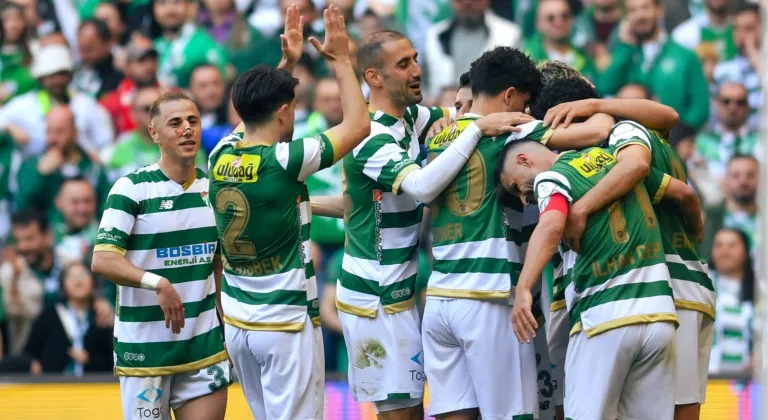 Bursaspor 1. Lig’e yükseldi... Bursa'da 5 gollü zafer!