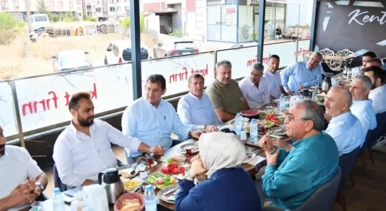 Büyükgöz, Barış Mahallesi Esnafıyla Bir Araya Geldi

