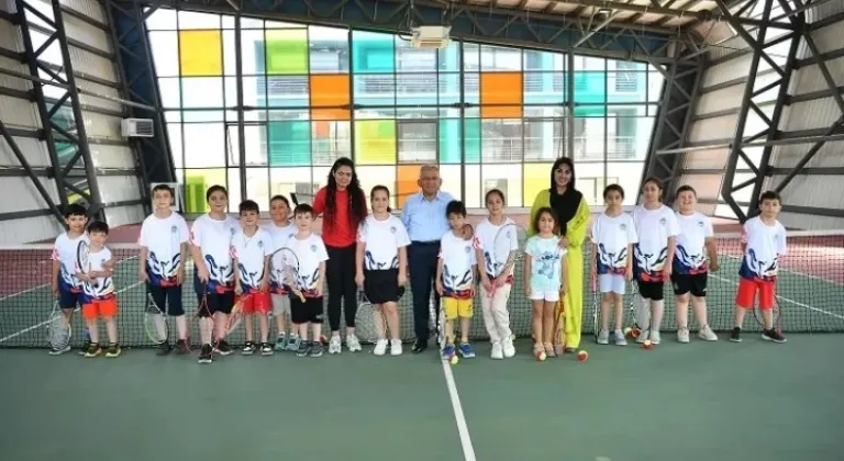 Büyükkılıç, Sporcu Gençlerle Bir Araya Geldi

