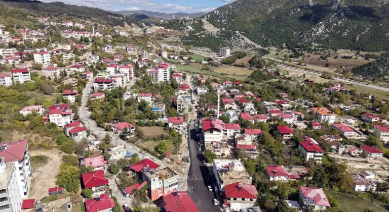 Büyükşehir, Andırın’da 2 Kilometrelik Yolunu Sıcak Asfaltla Yeniliyor