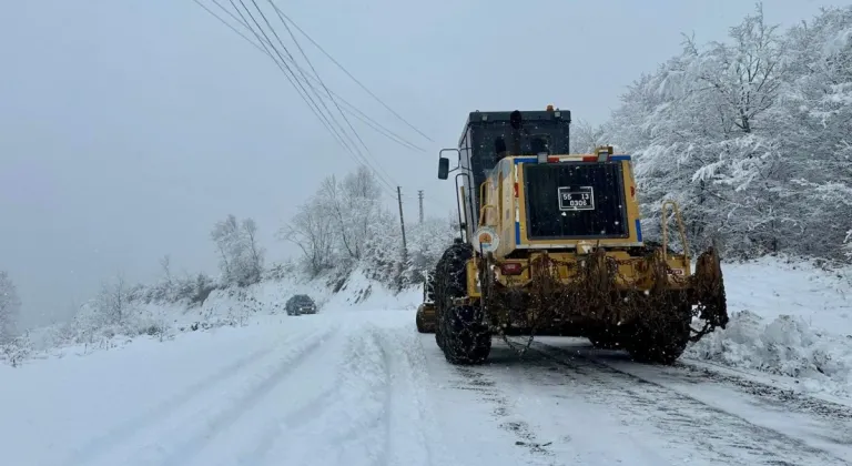 Büyükşehir Ekipleri 17 İlçede Karla Mücadelede Sahada