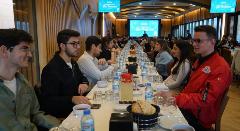 Büyükşehir'in İftar Buluşmasında Üniversiteli Gençler Ağırlandı