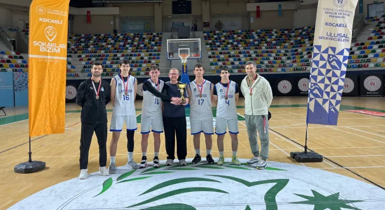 Çayırova Belediyesi’nin genç basketbolcuları Kocaeli şampiyonu