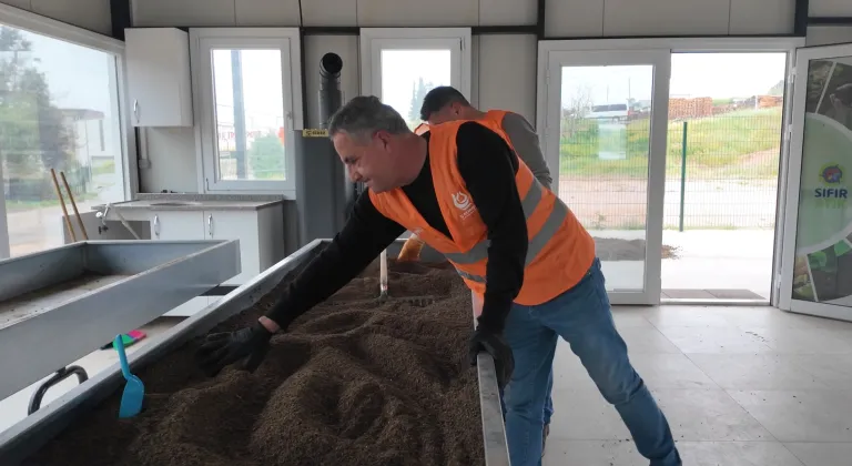 Çayırova'da kompost üretim tesisi toprağa can oluyor