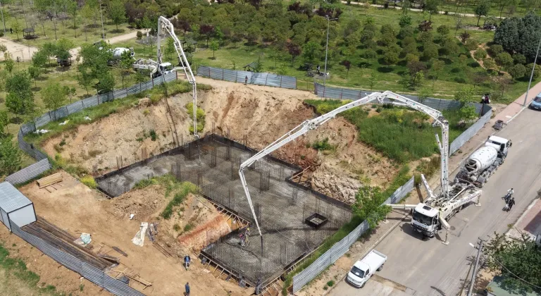 Çayırova'da 'Kültür Evi'nin temel beton serimi gerçekleştirildi