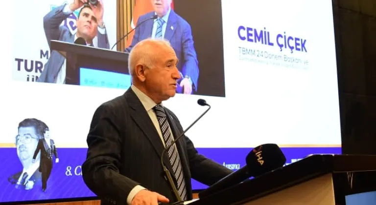 Cemil Çiçek Malatya'da 'Özallı Yıllar'da konuştu