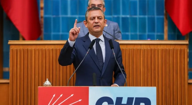 CHP lideri Özel: Darbeye teslim olmayacağız