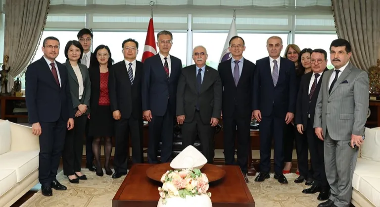 Çin Yüksek Halk Mahkemesi heyeti AYM'de