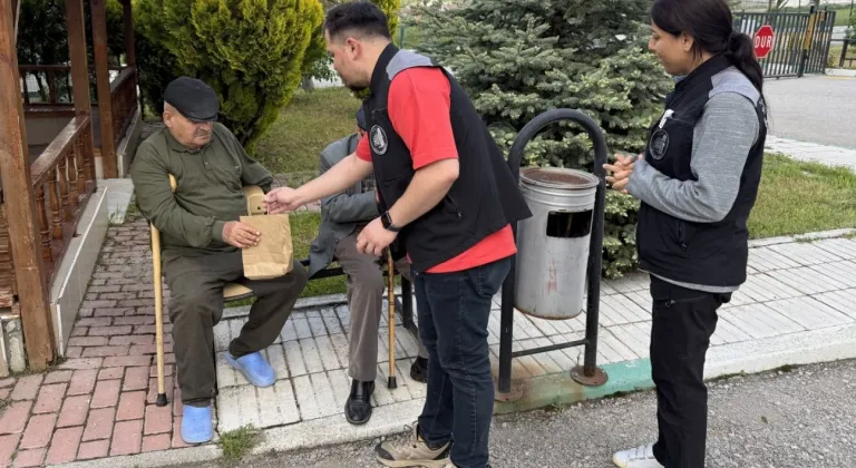 Çorum'da huzurevi sakinlerine bayram ziyareti