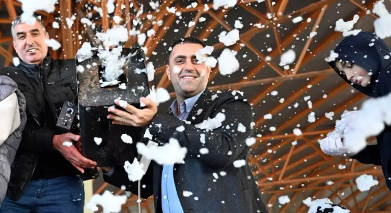 Çukurova Belediye Başkanı Kozay, çocuklar için Toroslardan kar getirtti