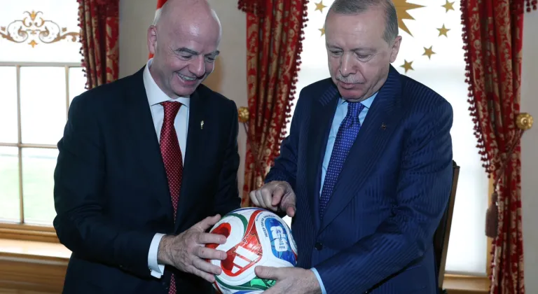 Cumhurbaşkanı Erdoğan, FIFA Başkanı'nı Dolmabahçe'de kabul etti