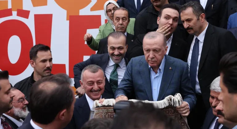 Cumhurbaşkanı Erdoğan Kocaelispor Müzesi için forma imzaladı