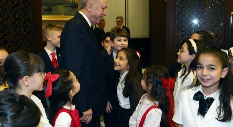 Cumhurbaşkanı Erdoğan, Külliye'de çocukları misafir etti