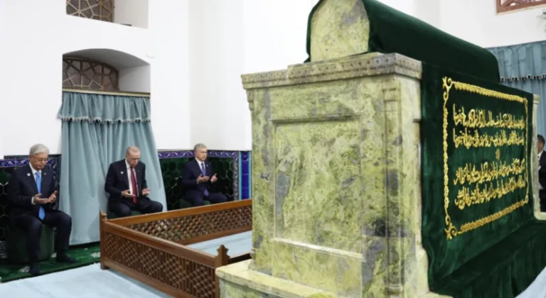 Cumhurbaşkanı Erdoğan, Türkistan’da kültür gezisinde