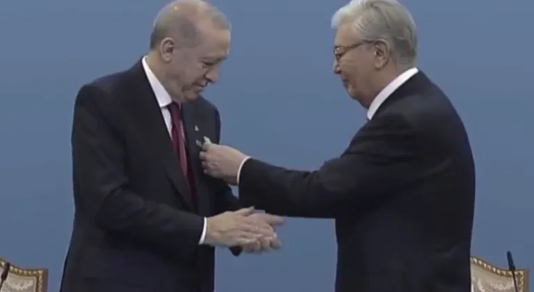 Cumhurbaşkanı Erdoğan’a Kazakistan’da “Hoca Ahmet Yesevi Nişanı” takdim edildi
