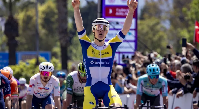 Cumhurbaşkanlığı Bisiklet Turu’nda ilk etap Tom Crabbe’nin