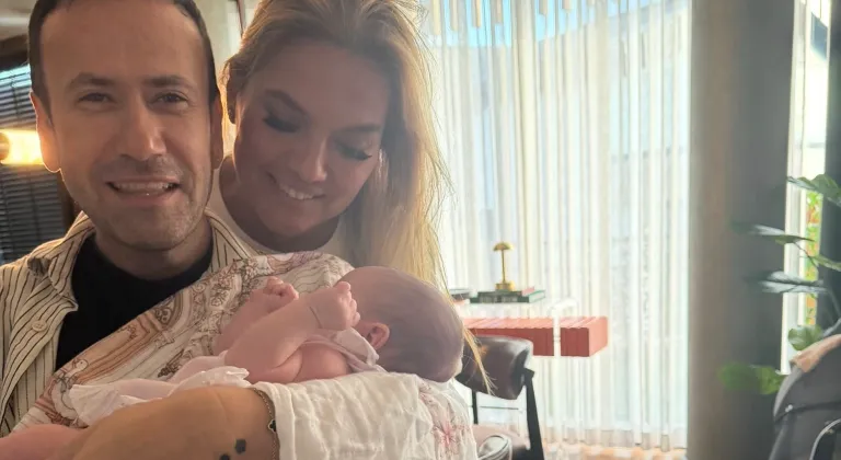 Demet Akalın’dan Berkay ve Özlem Ada Şahin’in Minik Kızı Mihre’ye Ziyaret