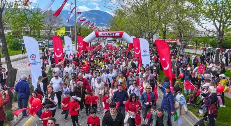 Denizli’de 23 Nisan Coşkusu çocuk koşusuyla başladı