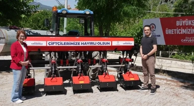 Denizli'de Bozkurtlu üreticilere çapa makinesi desteği