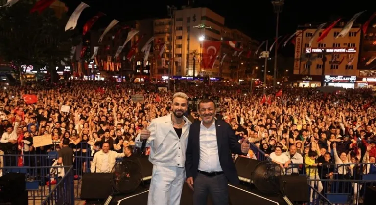 Denizli’de dev buluşma: On binler Sefo konserine akın etti