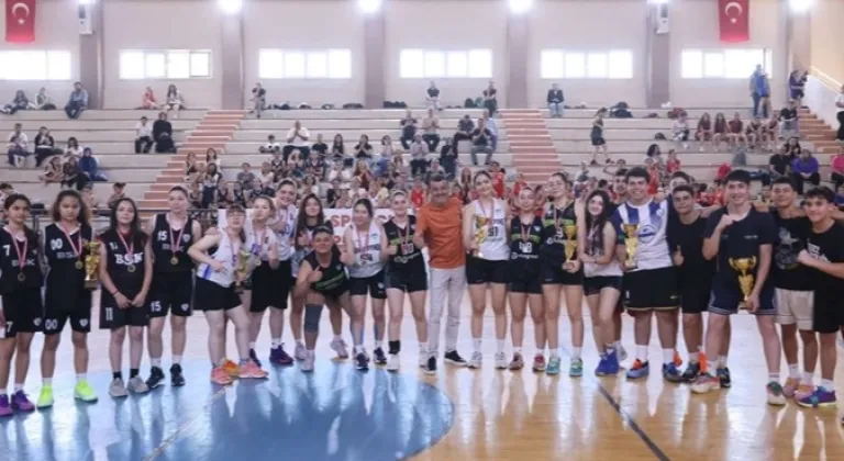 Denizli’de gençlik 19 Mayıs’ı spor, sanat ve doğada kutladı