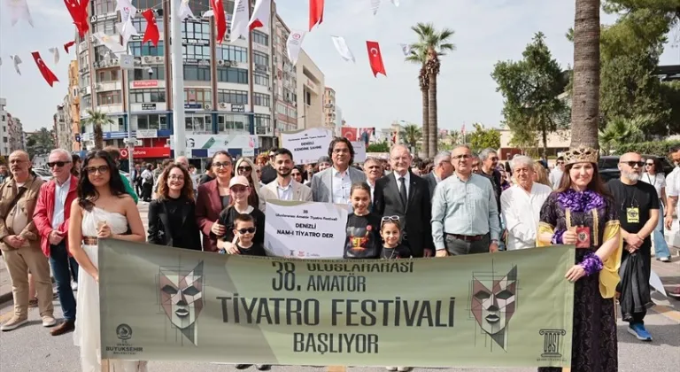 Denizli'de Uluslararası Amatör Tiyatro Festivali başladı