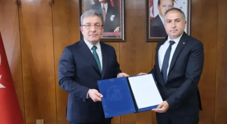 DEÜ’de Emekçilere Toplu Sözleşme Sevinci


