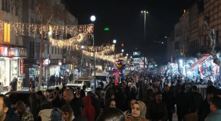 Divanyolu ışıl ışıl parlıyor