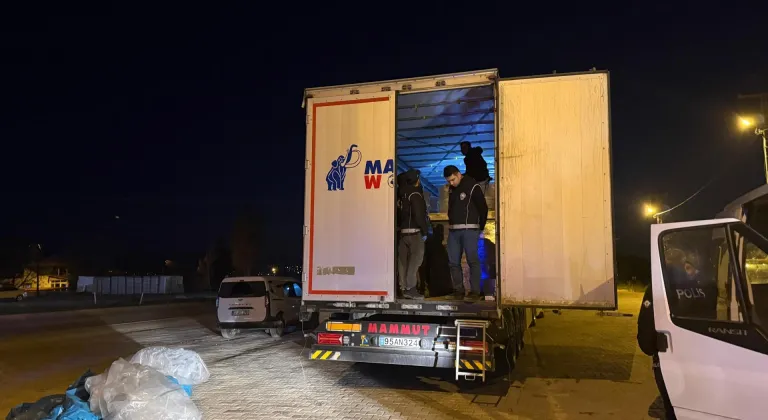 Durdurulan TIR’da 18 kaçak göçmen yakalandı