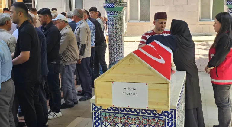 Düştüğü Kelkit Çayı’nda 7 gün sonra cesedi bulunan Oğuz toprağa verildi