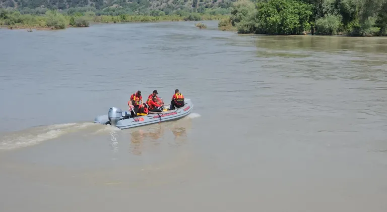 Düştükleri Kelkit Çayı’nda kaybolan 2 kişiden Oğuz’un cansız bedeni bulundu