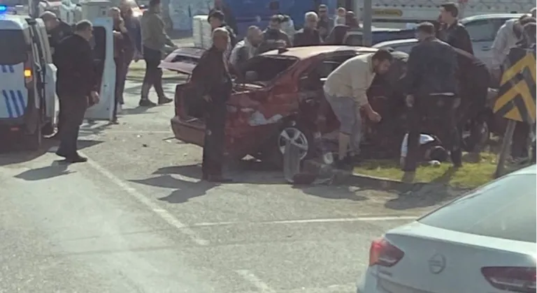 Düzce Olimpiyat Kavşağı’nda trafik kazası: 1 yaralı