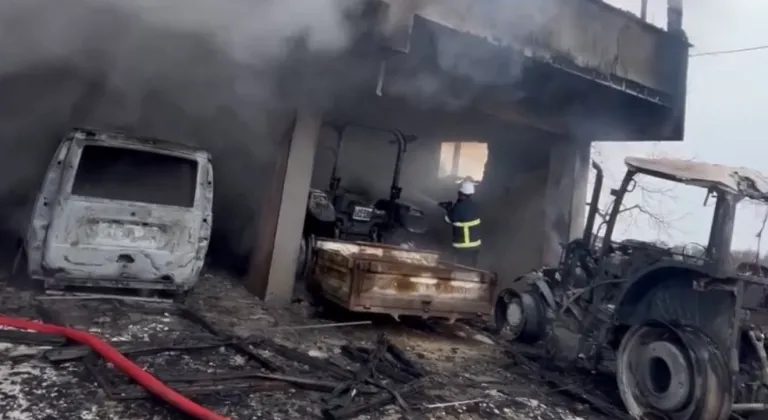 Düzce'de garaj yangınında 6 araç kullanılamaz hale geldi