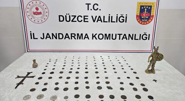 Düzce'de tarihi eser kaçakçılığına 2 gözaltı... 136 parça eser ele geçirildi