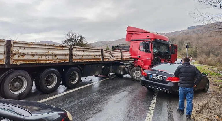 Düzce’de yağışlı hava kaza getirdi!