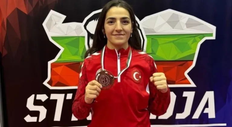 Ece Asude Ediz, Bulgaristan’dan Madalyayla Döndü







