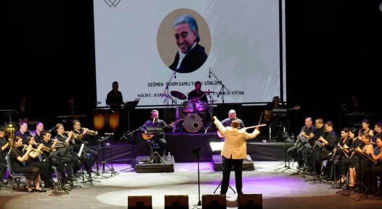 Edip Akbayram ve Volkan Konak İzmir'de şarkılarla anıldı