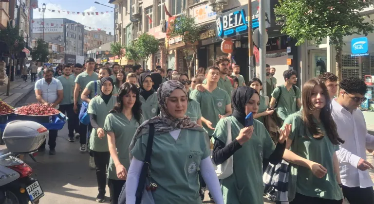 Edirne Keşan'da Hemşireler Haftası'na geleceğin hemşirelerinden kutlama
