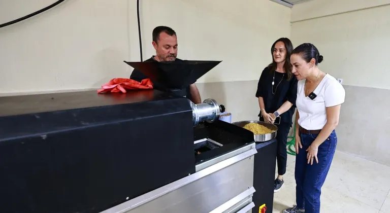 Efes Selçuk’ta atık yemekler mamaya dönüşüyor