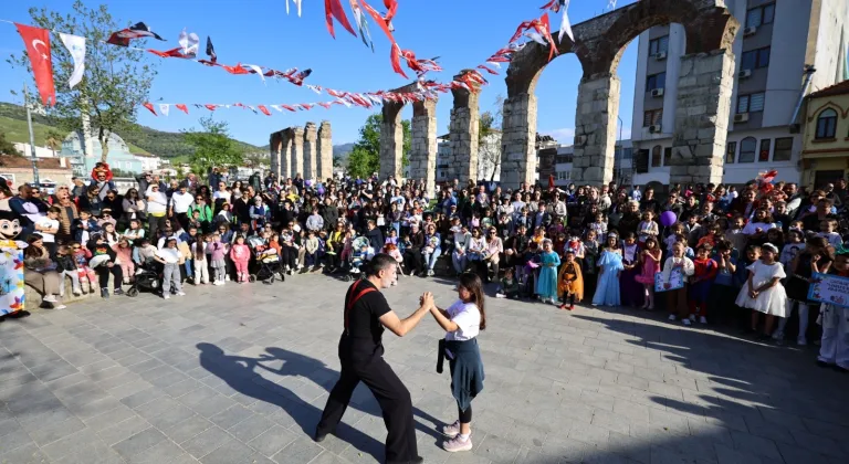 Efes Selçuk’ta Çocuk ve Gençlik Tiyatroları Festivali Renkli Görüntülere Sahne Oldu