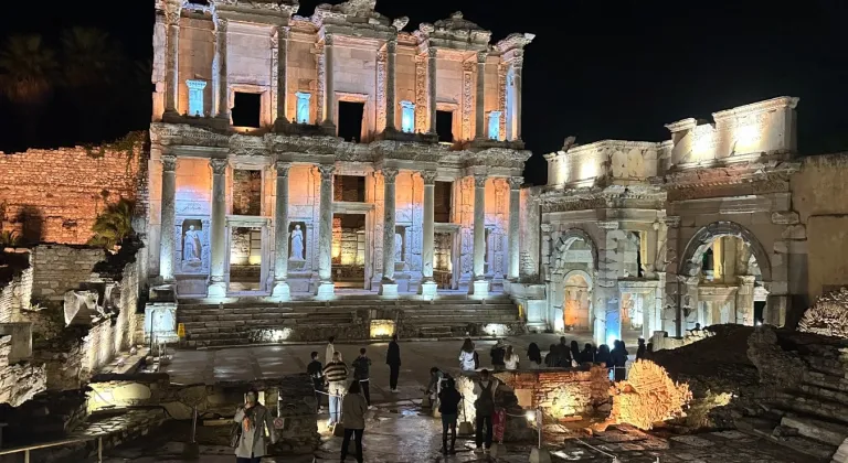 Efes’te gece müzeciliği gençlerle buluşuyor