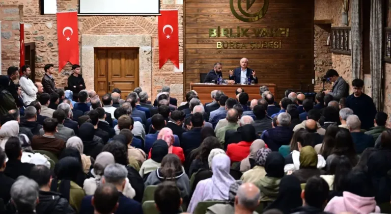 Efkan Ala Birlik Vakfı’nda gençlerle buluştu