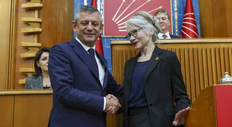 Emine Ülker Tarhan yeniden CHP’de